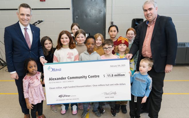 Photo of Mayor Sutcliffe, Councillor Brockington and children holding the cheque